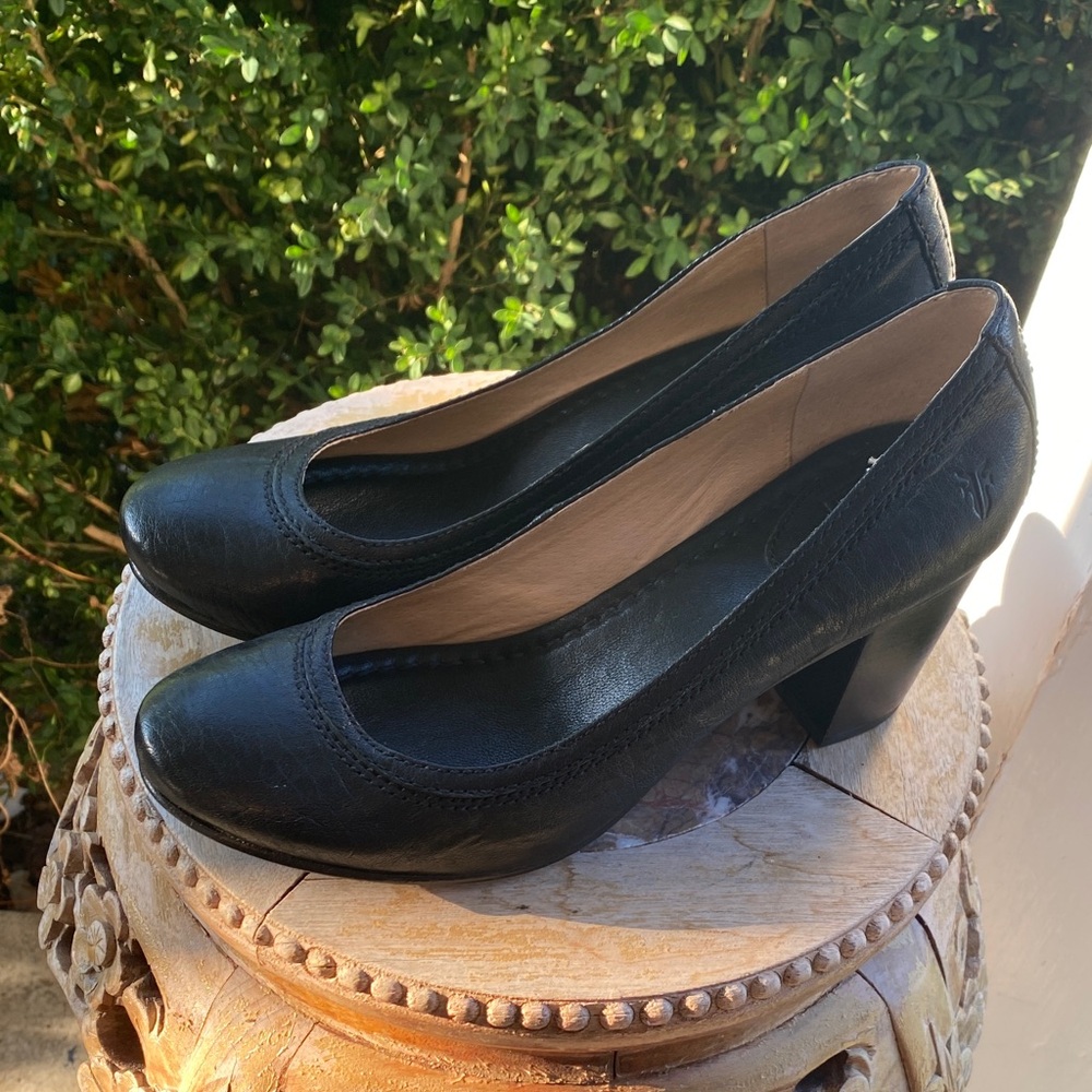 Frye Women's Carson US 8M black Leather Slip On Heels Pumps Shoes